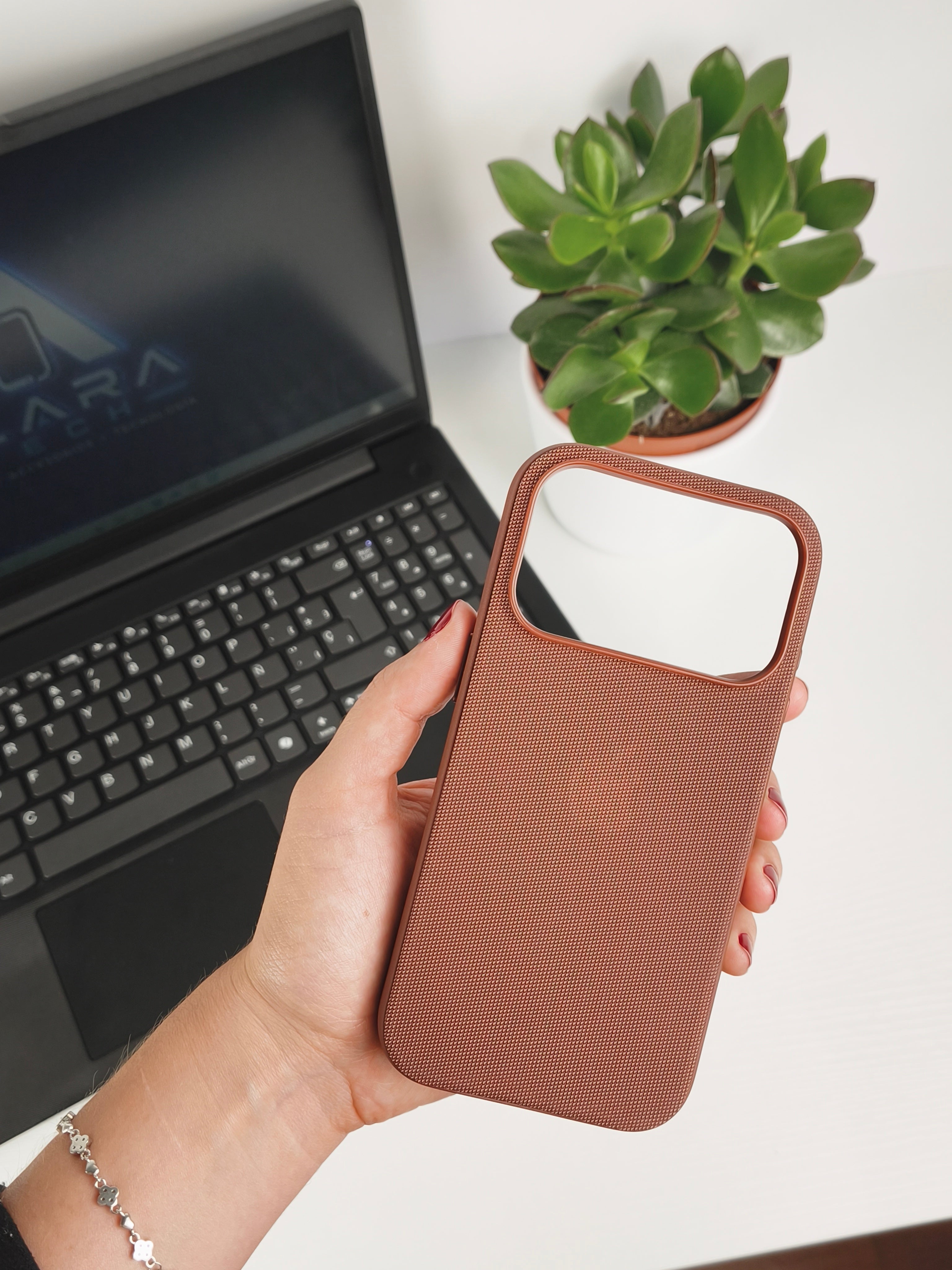 Funda TechWoven para iPhone 16 Pro / 17 Pro — Tejido Premium