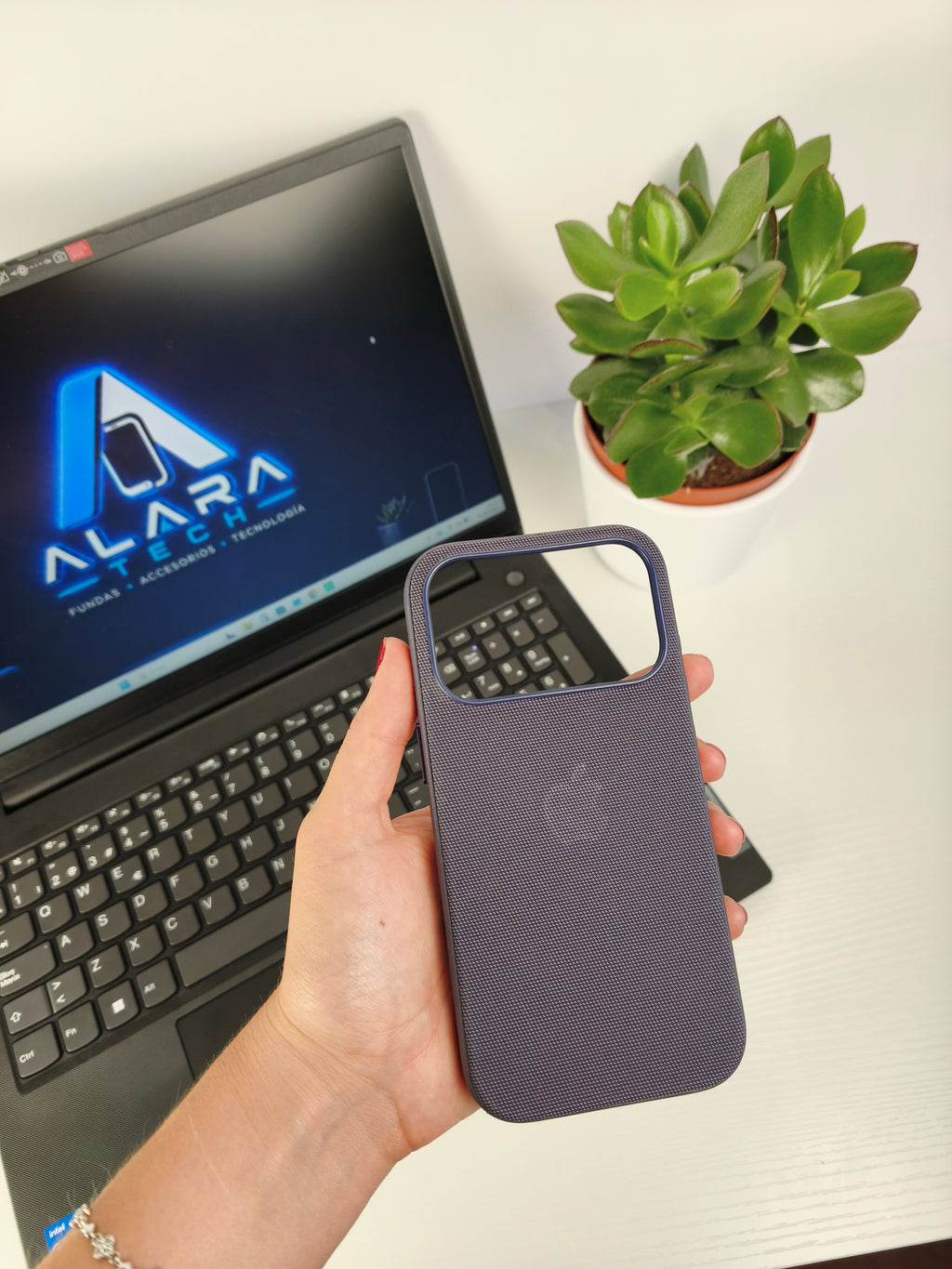Funda TechWoven para iPhone 16 Pro / 17 Pro — Tejido Premium