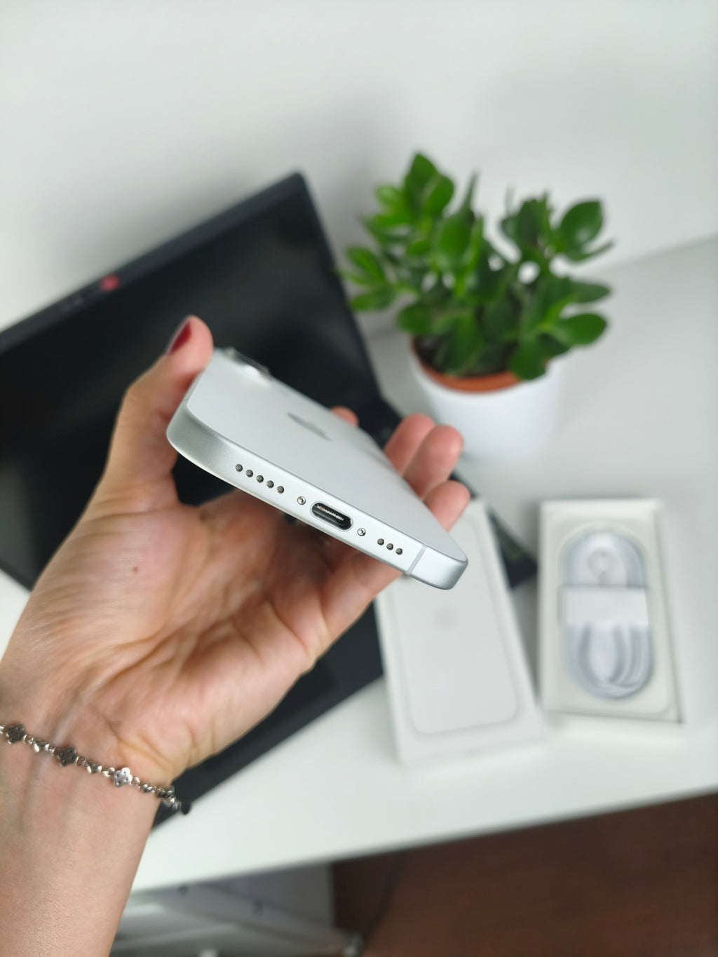 iPhone 16 128GB Blanco - Como Nuevo