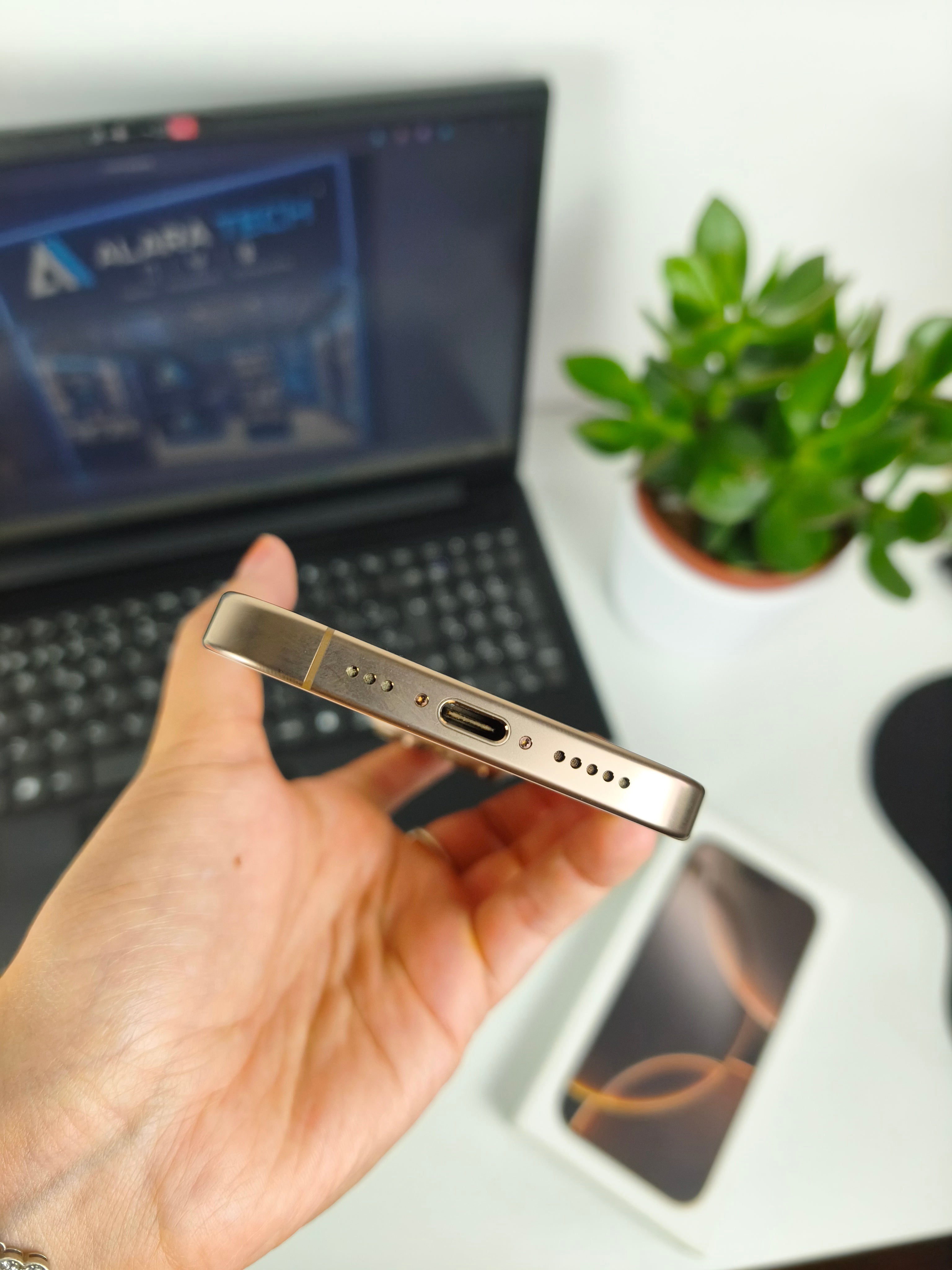 iPhone 16 Pro 128GB Titanio - Como Nuevo