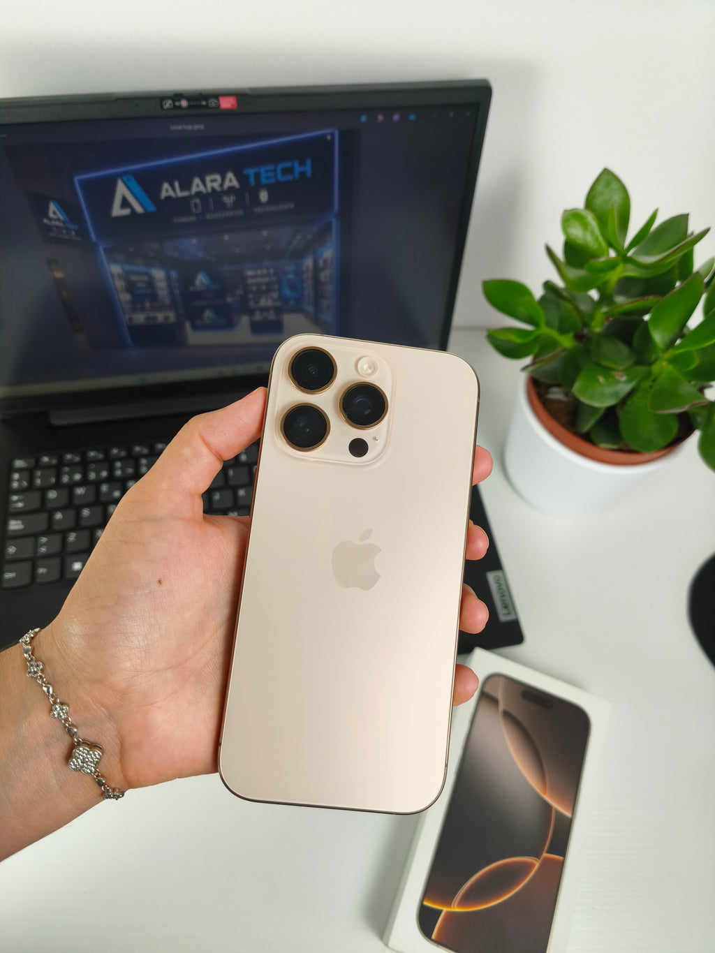 iPhone 16 Pro 128GB Titanio - Como Nuevo