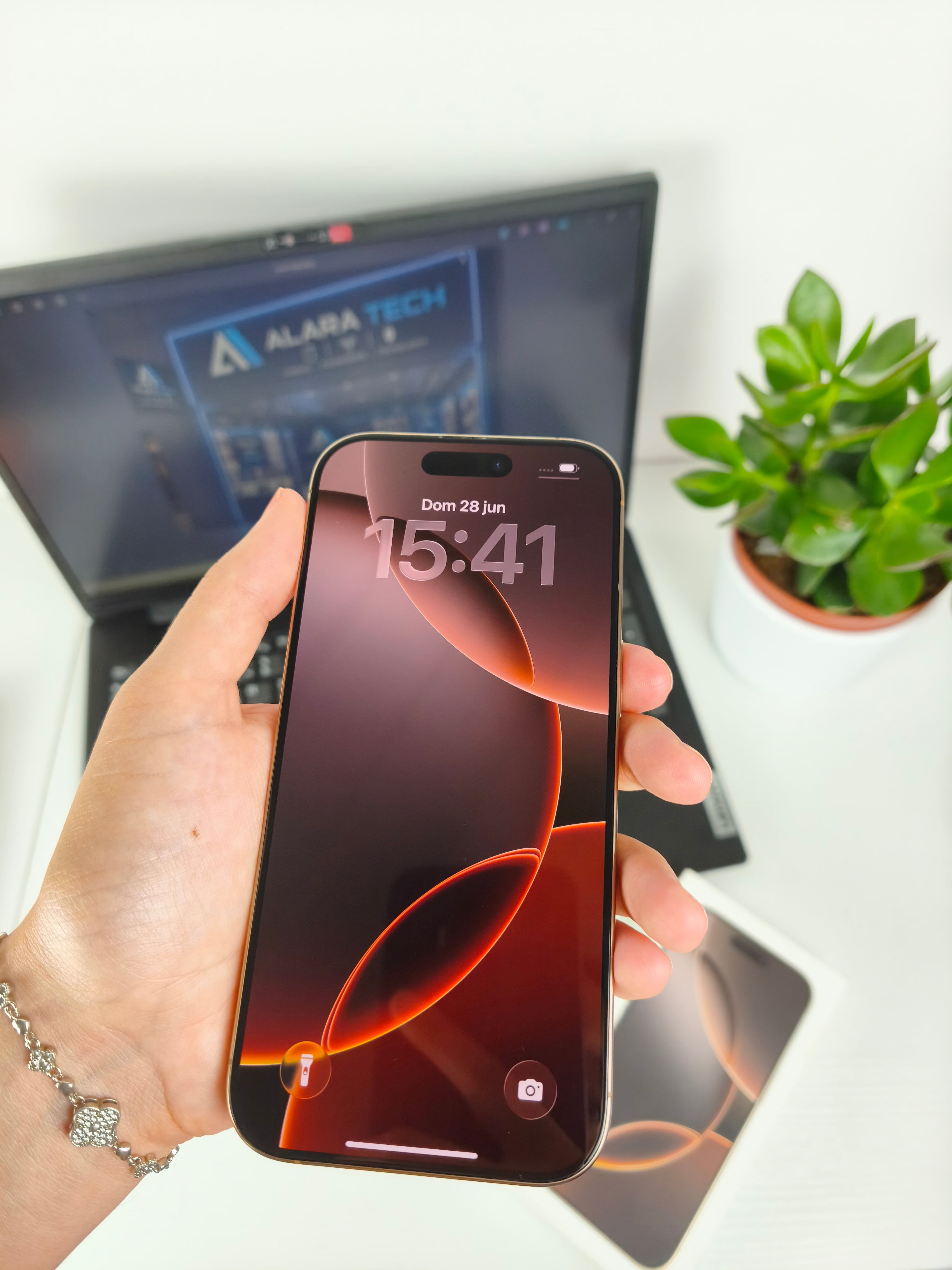 iPhone 16 Pro 128GB Titanio - Como Nuevo