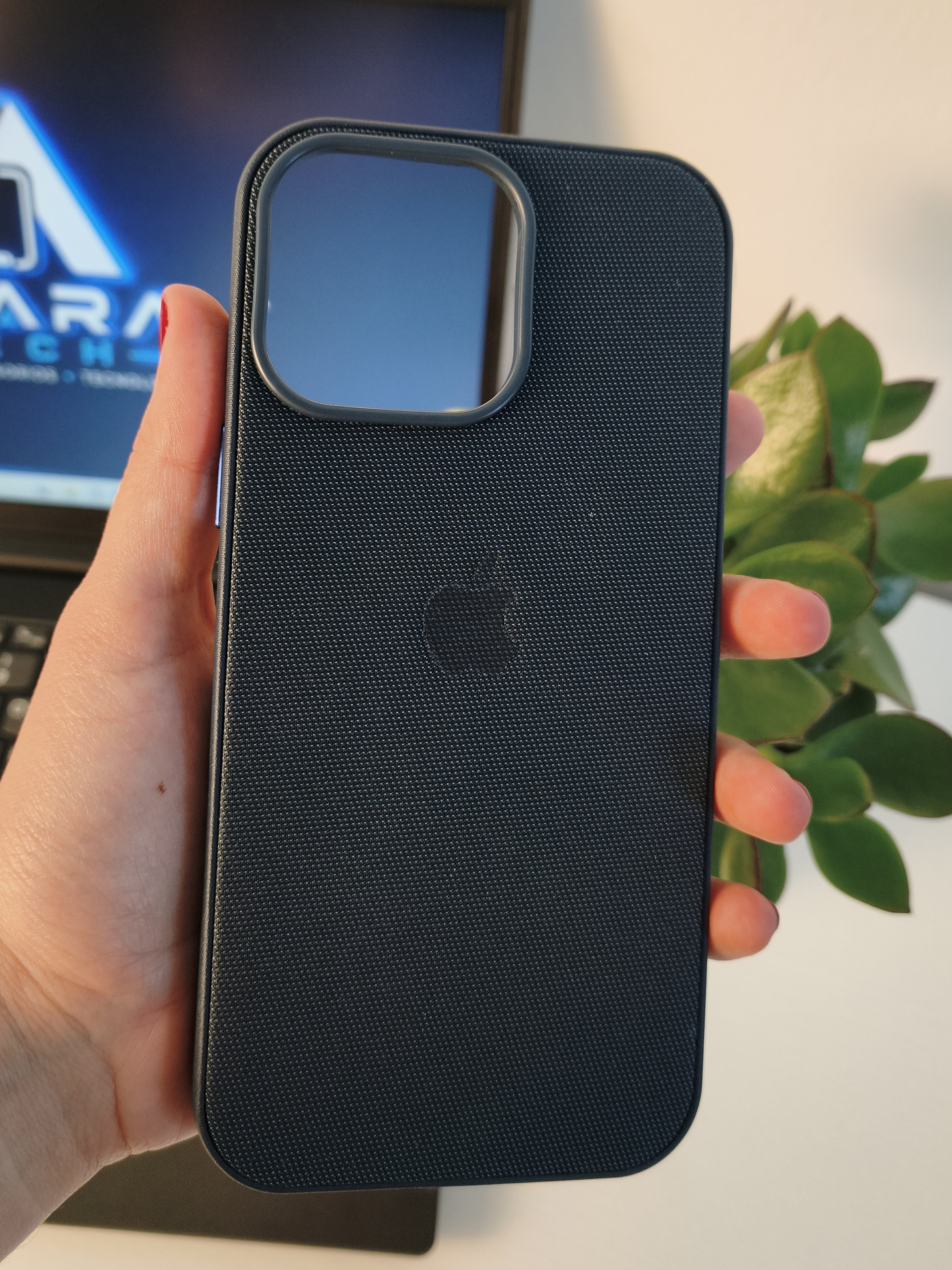 Funda TechWoven para iPhone 16 Pro / 17 Pro — Tejido Premium