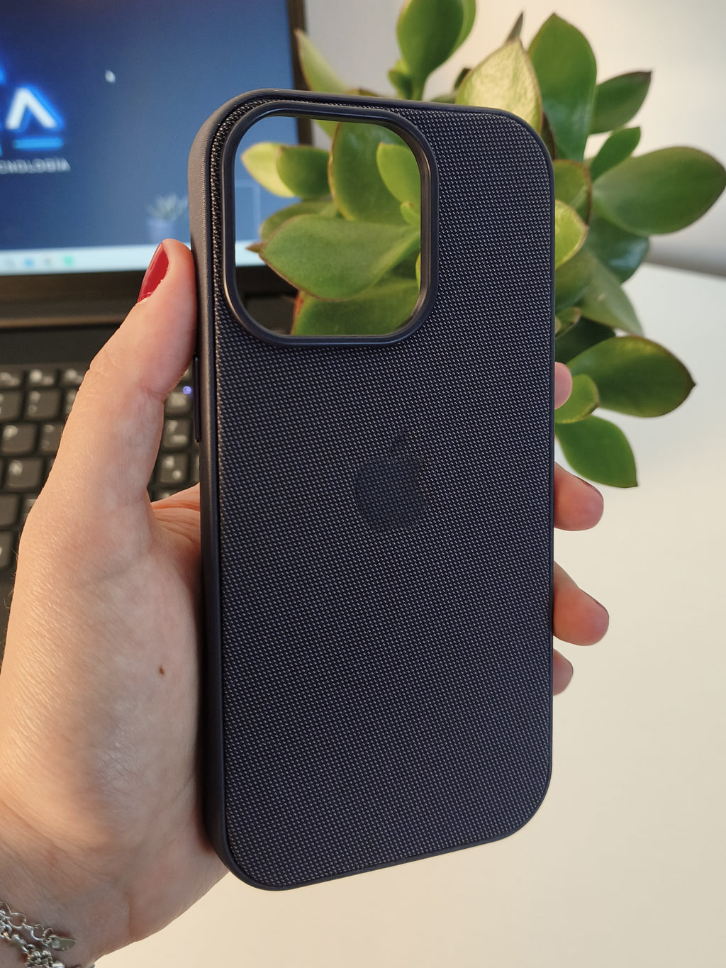 Funda TechWoven para iPhone 16 Pro / 17 Pro — Tejido Premium