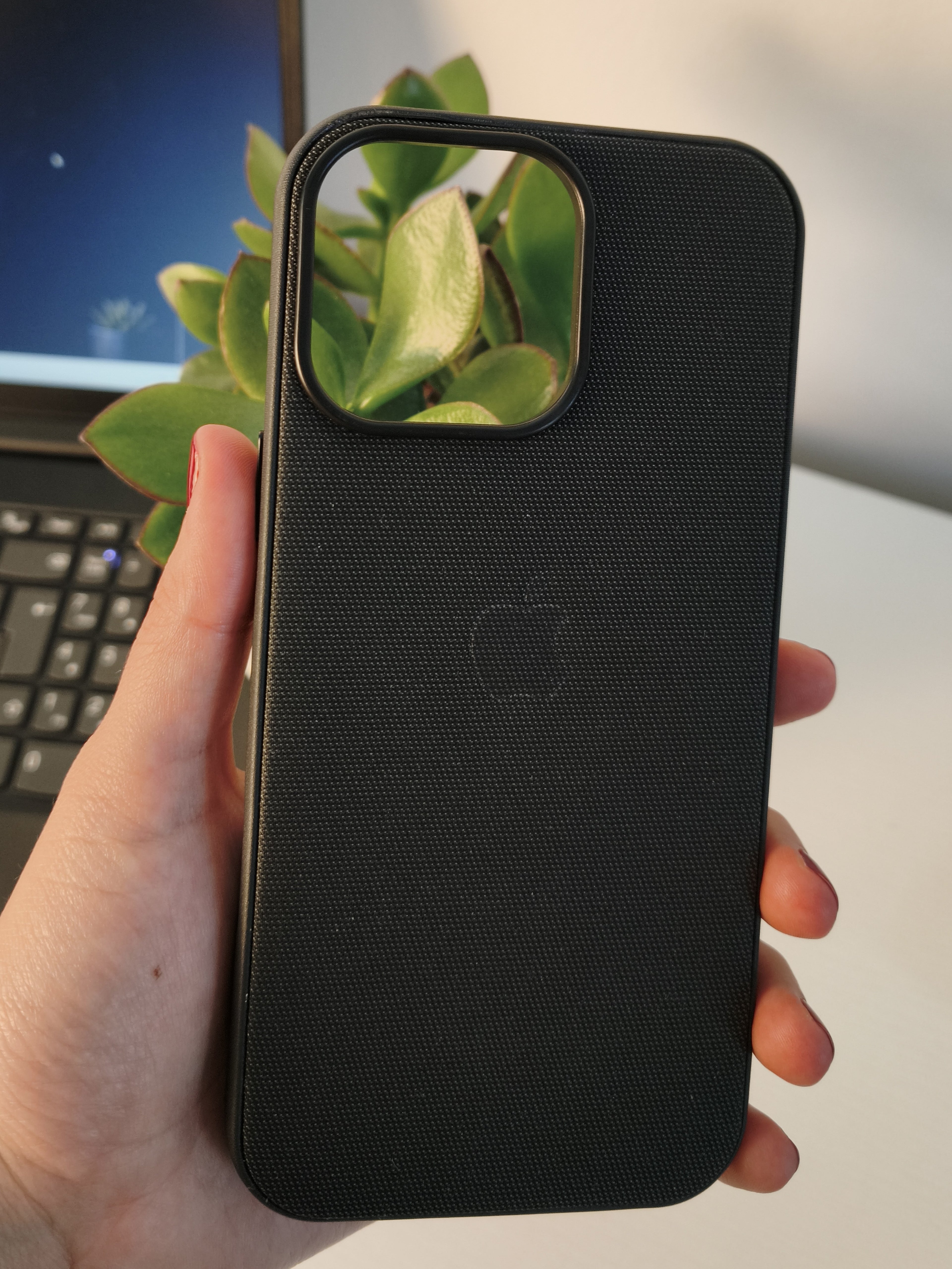 Funda TechWoven para iPhone 16 Pro / 17 Pro — Tejido Premium