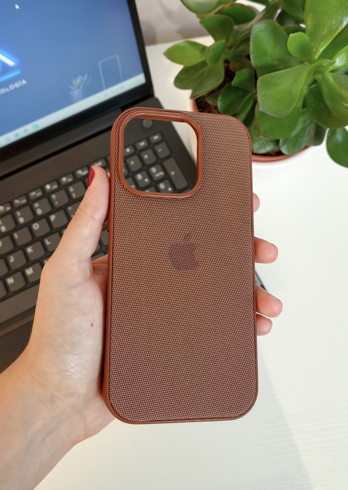 Funda TechWoven para iPhone 16 Pro / 17 Pro — Tejido Premium
