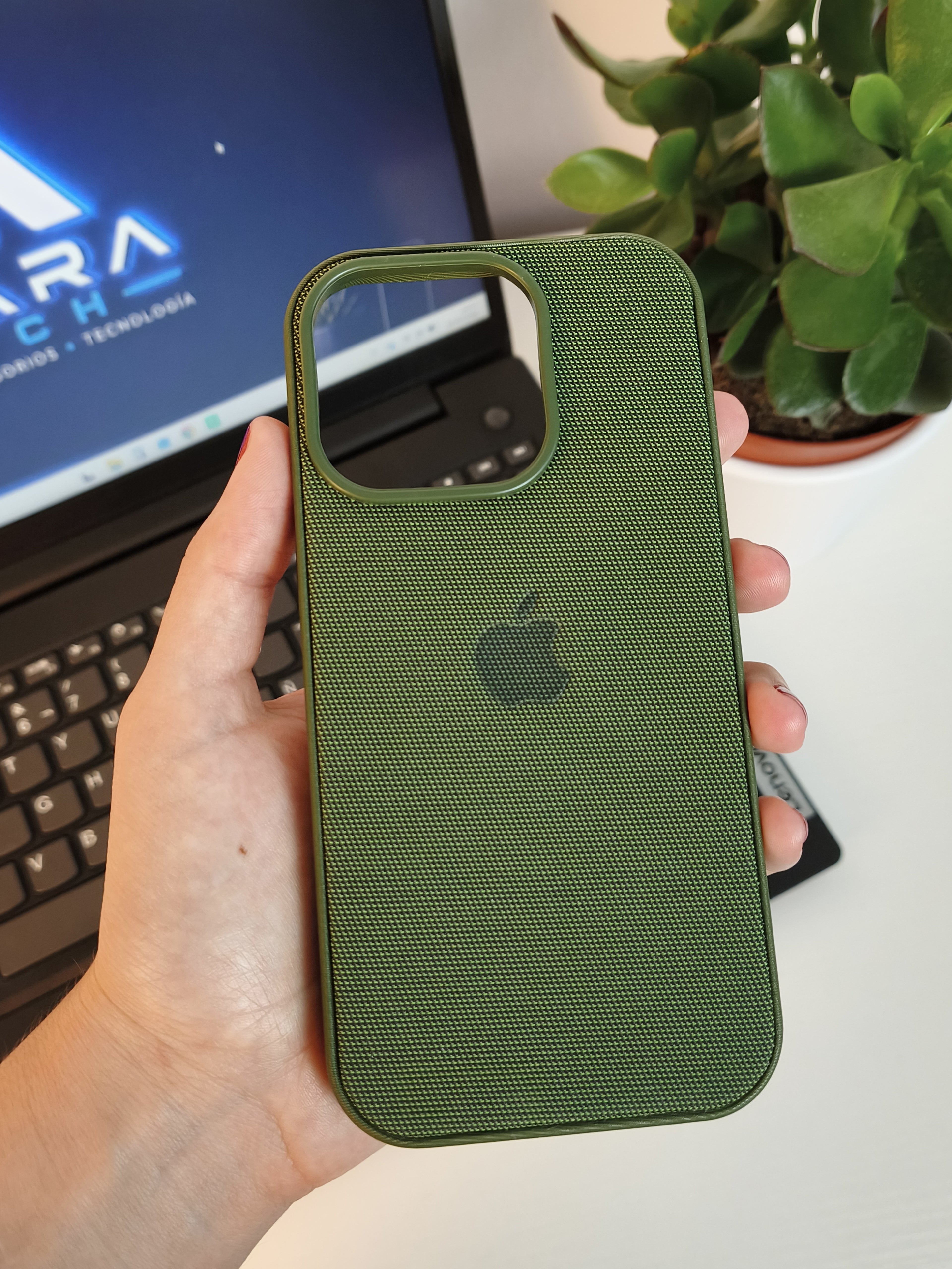 Funda TechWoven para iPhone 16 Pro / 17 Pro — Tejido Premium